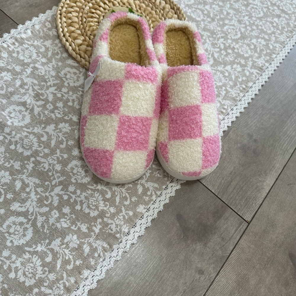 New Boutique Women’s Sherpa Checkered Slippers Slip Resistant Slip On Large 9-10 - Picture 16 of 16